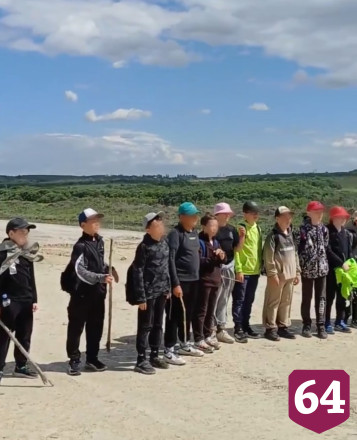 Саратовские школьники прошли 18 километров по лугам, оврагам и лесной чаще